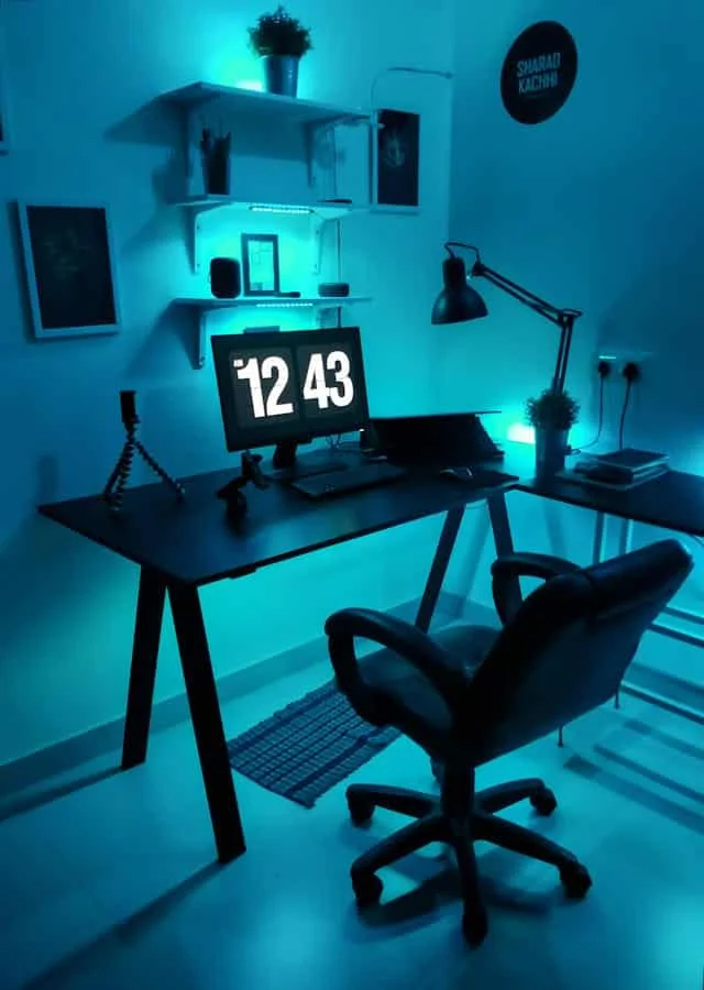 Optimizar tu espacio de trabajo en casa subiendo la pantalla.